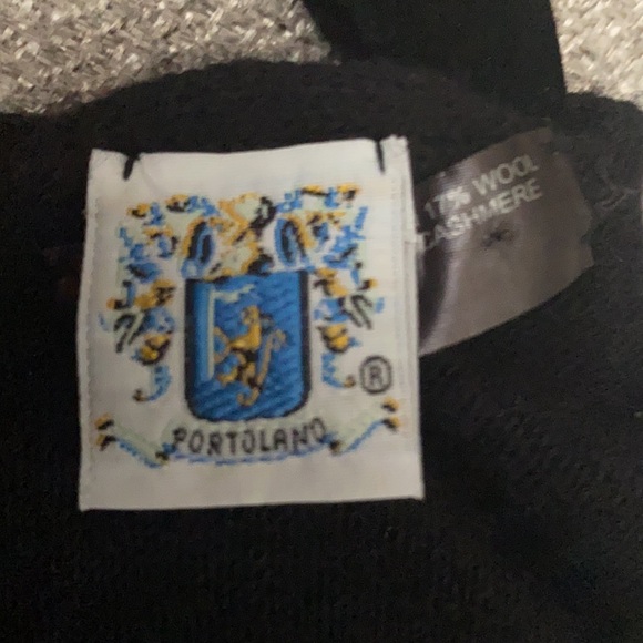 Black Cashmere Blend Shawl with Leather fringes - Picture 4 of 5